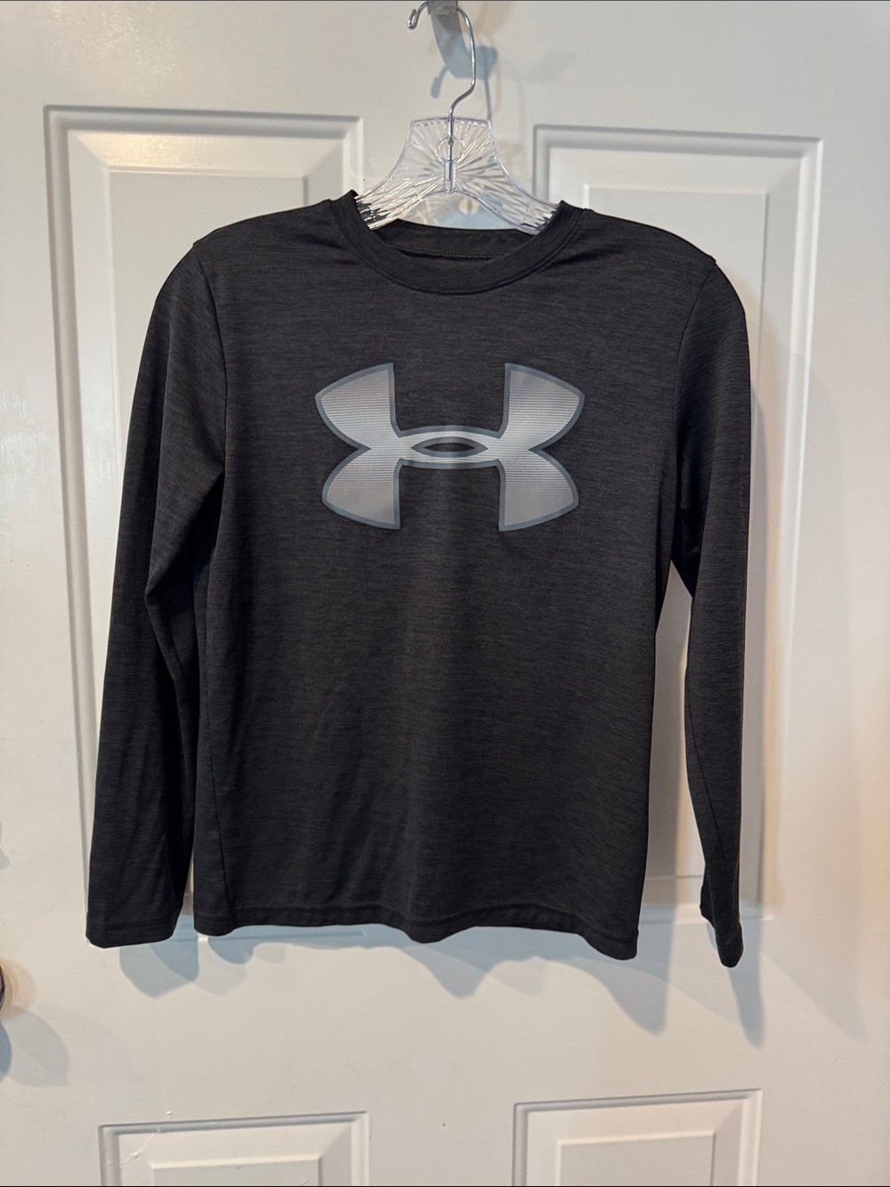 Boys M Long Sleeve Under Armour Heat Gear Shirt